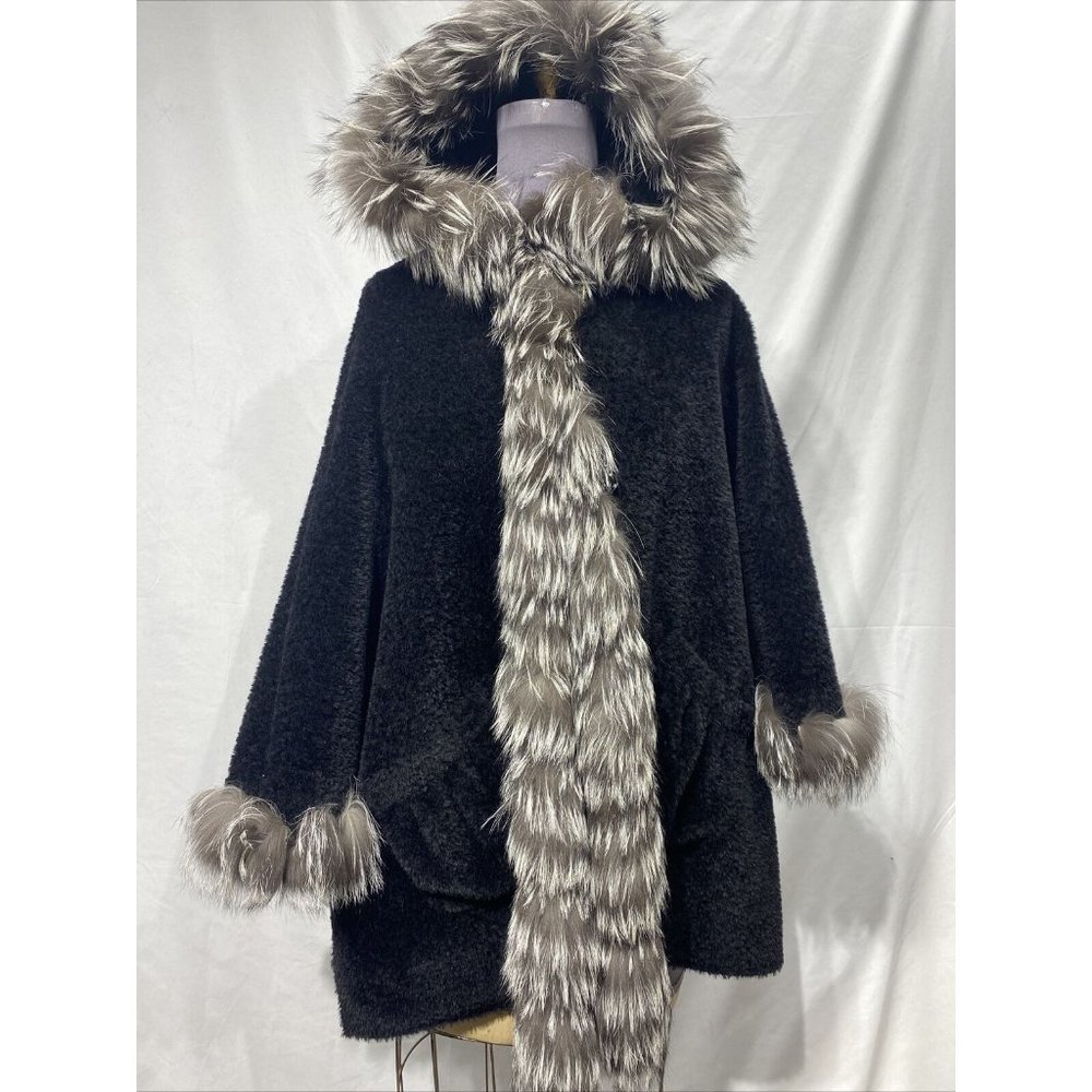 alpaca / llama cape silver fox trim  w/ hood (9629)